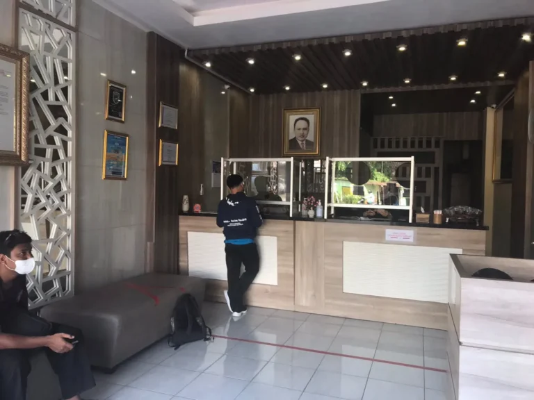 Pedagang valuta asing tertua di indonesia