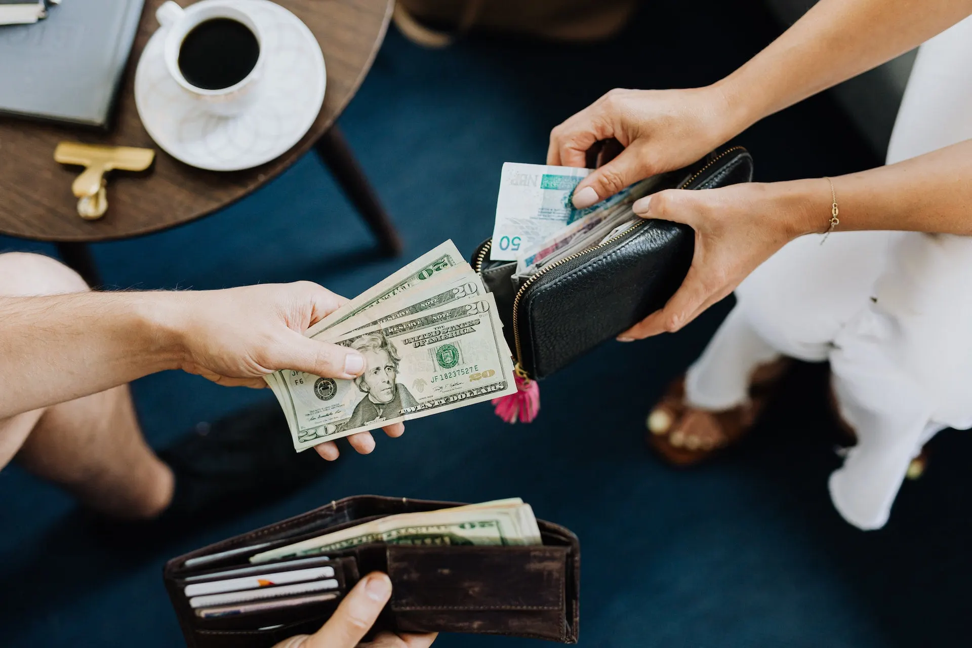 Tips dan panduan menukar uang di money changer artikel panduan