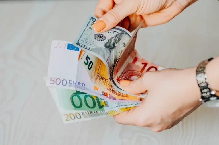Tips transaksi aman di money changer